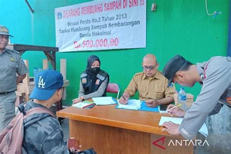 Jaksel Denda Pembuang Sampah Di Depan Lokasi Binaan Pasar Minggu