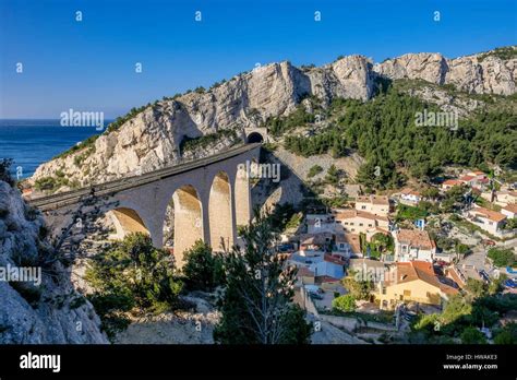 Das Viadukt Bei Lestaque Fotos Und Bildmaterial In Hoher Aufl Sung