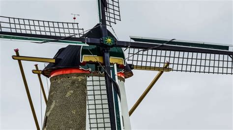 Molen Met Storm Golven Fotobehang