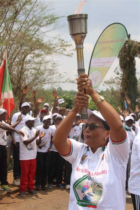 Burundi Le Flambeau De La Paix Entre Dans Makamba