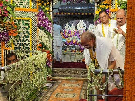 4 Temples Including Ramlala Temple Decorated With 50 Quintal Flowers