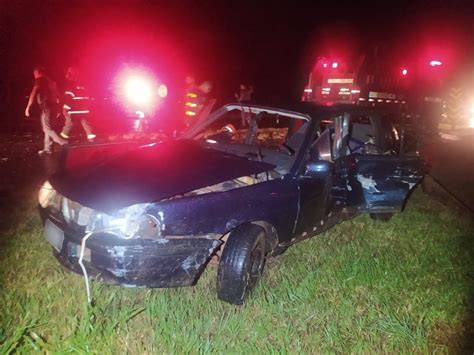 Batida Entre Carro E Caminhão Mata Homem E Adolescente E Deixa Duas