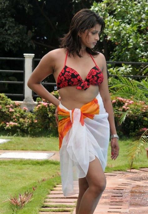 10 Hot Sexy Nadeesha Hemamali Bikini Pics