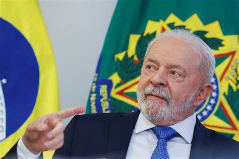 Lula mostra desconfiança Forças Armadas e diz que militares não são