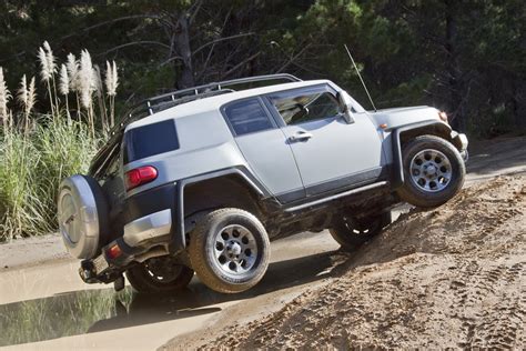 4WD Newz: Toyota FJ Cruiser: going off-road