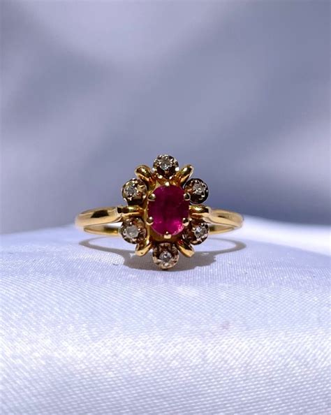 Bague Vintage Marguerite Rubis Heather Bijoux Uniques Et Vintage