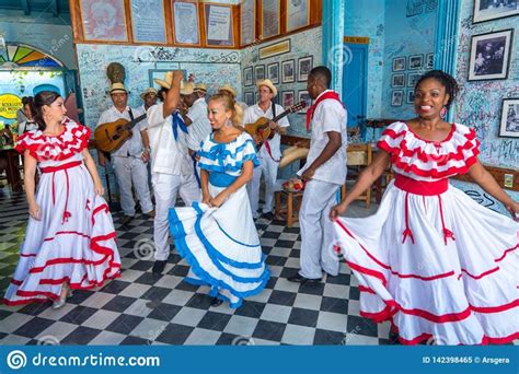 Vibrant Cuban Folk Dance Performance