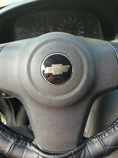 Колхозим шильдик на руле Шевролет Нива. — Chevrolet Niva GLX, 1,6 л ...