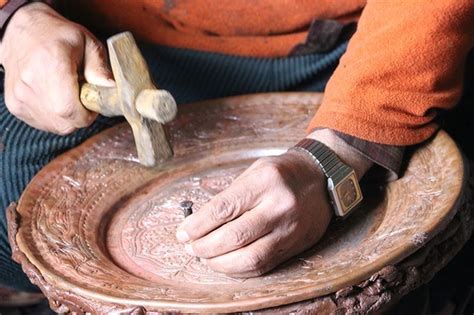 In Photos Metallic Resolve Of Kashmirs Iconic Coppersmiths Kashmir