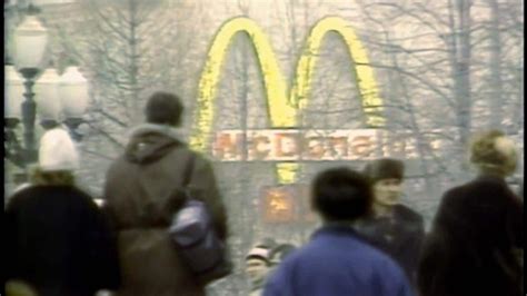 Bye, bye Big Mac: McDonald's knock-off restaurants open in Russia | CBC ...