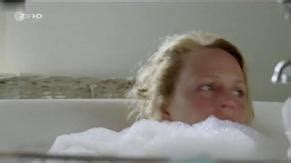 EIN SOMMER IN LONG ISLAND NUDE SCENES AZNude