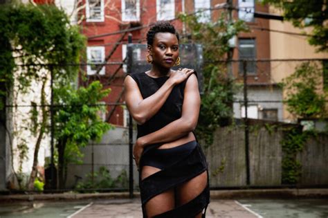 Hot Sexy Shaunette Renee Wilson Bikini Pics