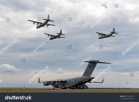 658 C17 Transport Aircraft Images, Stock Photos & Vectors | Shutterstock