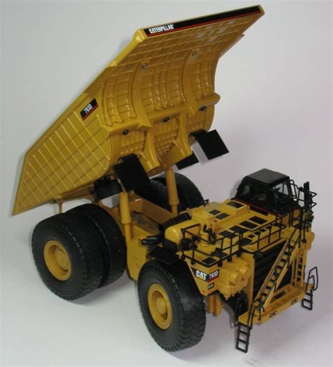 Miniature Construction World Caterpillar 793d Mining Truck