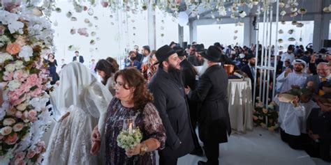 Uae Rabbi Gets Married In Abu Dhabi Reportedly Largest Jewish Event In