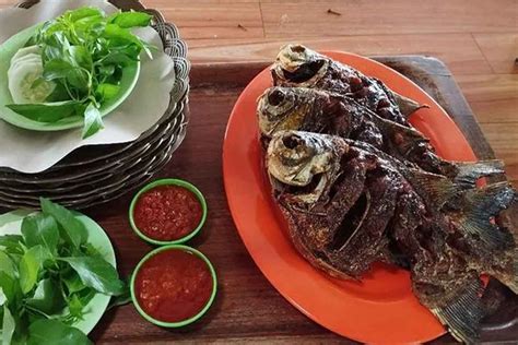 Resto Pemancingan Pinggir Desa Yogyakarta Ada Menu Mangut Genpi Co