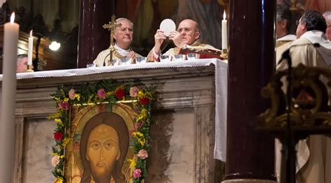 Dios es la roca de la vida dice Cardenal Osoro al tomar posesión de su