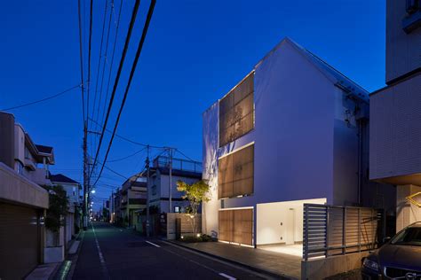 Gallery Of House Connected By Courtyard Naf Architect And Design 23