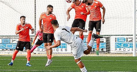 La Penya Independent Estrena El Curso Contra El Sant Andreu En Sant Miquel