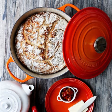 Signature Cocotte ronde en fonte Rouge cerise de 18 à 28 cm Le Creuset