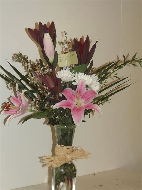 Lily Floral Arrangement Thebloomingwillow Willow Floral Arrangements