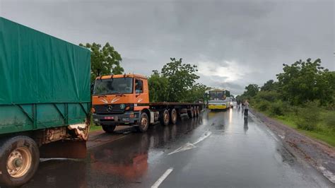 Kaffrine Un choc entre deux camions fait des blessés Le pire a été