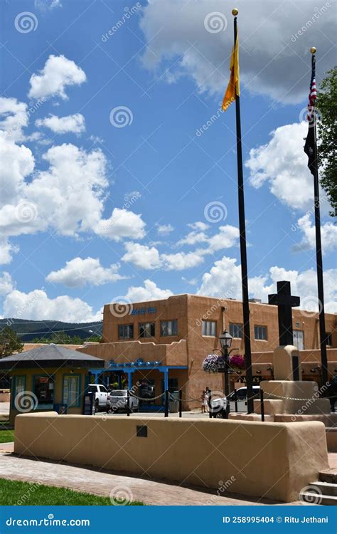 Taos Plaza in Taos, New Mexico Editorial Stock Image - Image of center ...