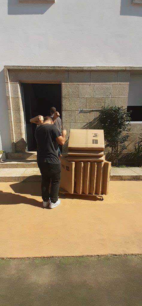 Biblioteca Escolar da EB de Delães instalação do novo mobiliário