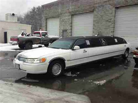 Buy Used 2002 Lincoln Town Car Base Limousine 4 Door 46l In Milford