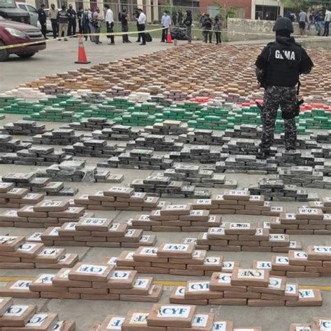 Incautan más de 8 toneladas de cocaína en Guayas Policía explica el