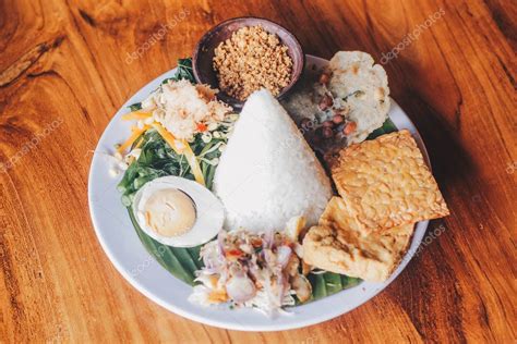 Java Comida Tradicional Nasi Tumpeng O Indonesia Nasi Campur O Arroz