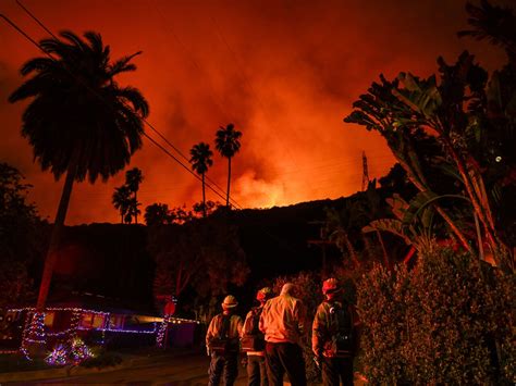 Incendies à Los Angeles pillages couvre feu critiques envers les