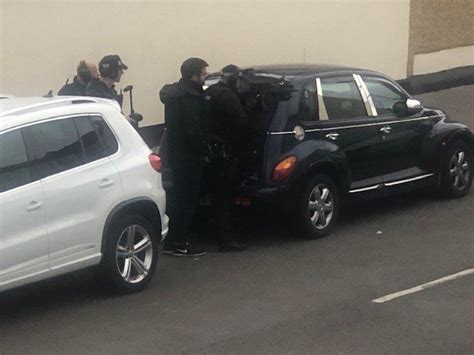 Croydon Incident Police In Armed Stand Off With Man Threatening To