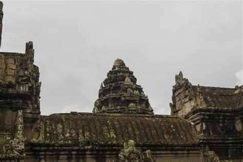 Angkor Wat temple 12886373 Stock Photo at Vecteezy