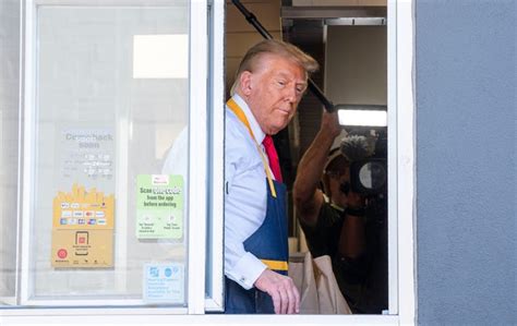 Donald Trump Works Mcdonalds Drive Thru In Swing State Pa