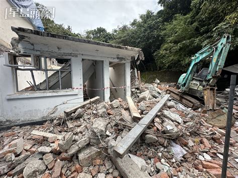 中葵涌村男工拆屋遭石屎牆壓倒 留醫一日不治 星島日報