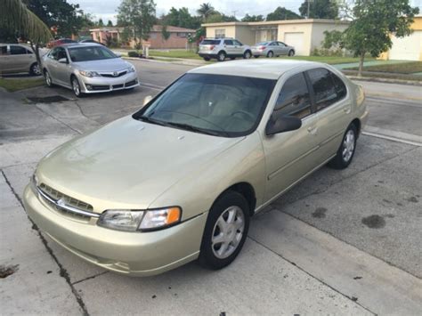 1999 Nissan Altima GLE Sedan 4 Door 2 4L