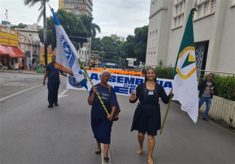 Ceifeiros Comemoram Anos Passeata No Centro De Cuiab