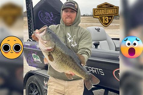 Video Watch This Texas Angler Land A Historic 17 Pound Bass