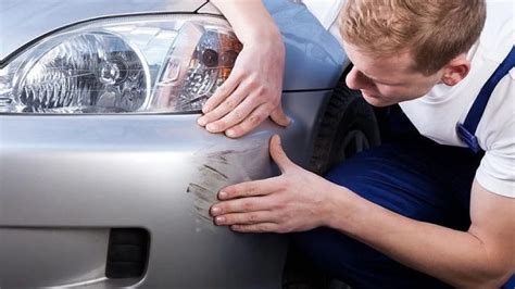 Cómo quitar los rayones profundos de un carro Pinturas Walias El