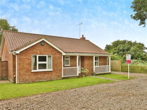 3 Bed Detached Bungalow For Sale In Newman Drive Fakenham Nr21 £