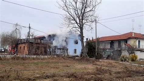 Cuneo Esplosione In Una Cascina Trovato Un Corpo Carbonizzato