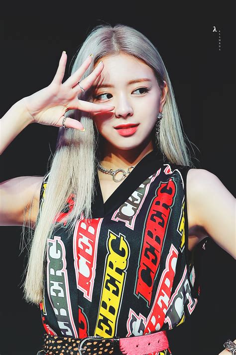 Itzy Member Yuna Itzy Yuna Chaeryeong Ryujin Yeji Gadis Selebritas