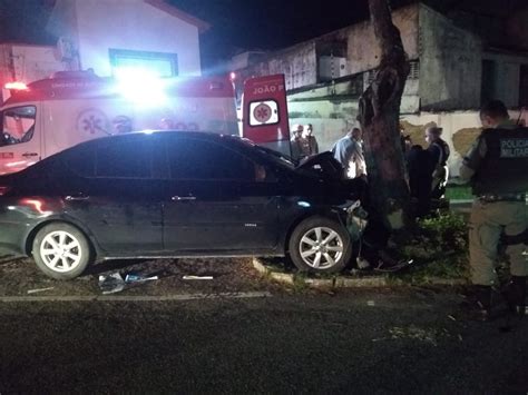 Homem Fica Ferido Após Colidir Contra árvore Em João Pessoa Paraíba G1