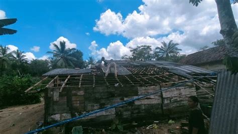 5 Rumah Warga Di OKU Rusak Berat Diterjang Puting Beliung