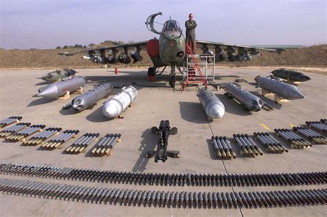 SU-25 Frogfoot and its weapons [2.000px × 1.333px] : MilitaryPorn