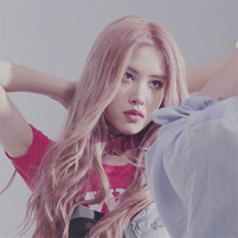 Pin by Lulamulala on Blackpink Rosé Rose pink hair Rosé kill this