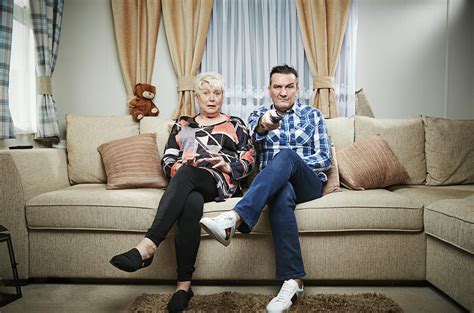 Gogglebox How To Watch Cast And Everything We Know What To Watch