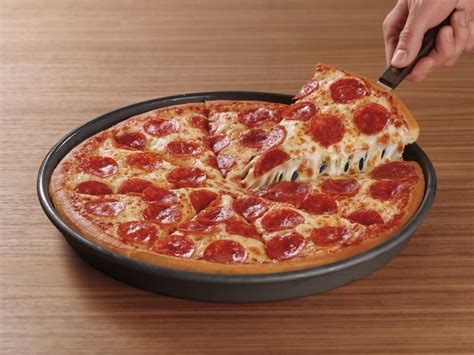 Pizza Hut Updated Its Original Pan Pizza (and We Tried It)