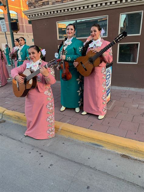 All women mariachi band breaking mariachi stereotypes